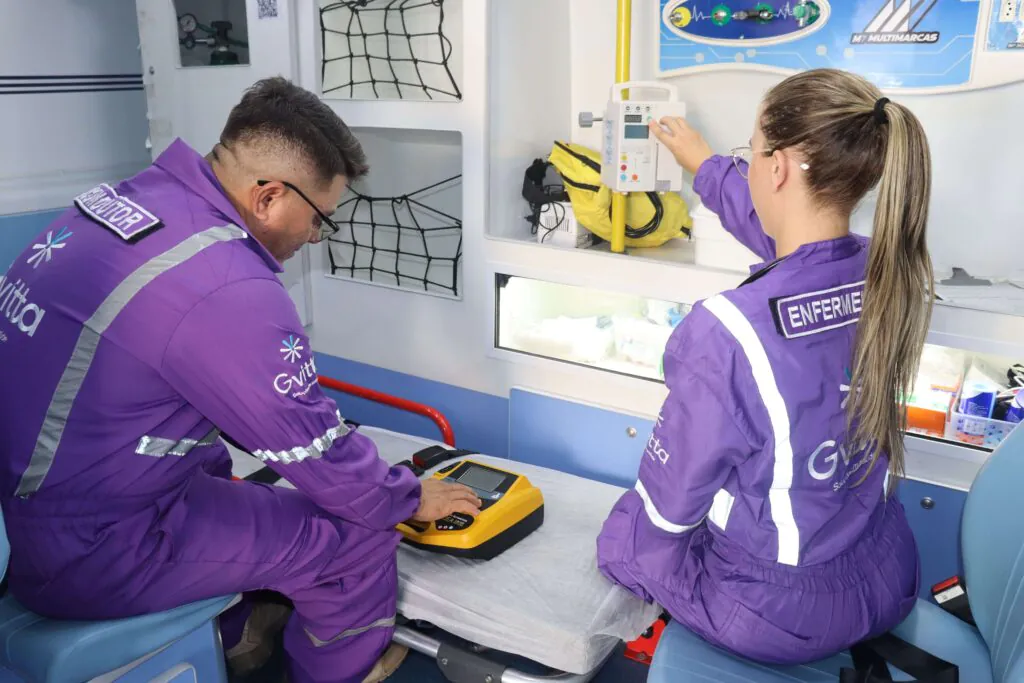 Equipe Gvitta em remoção de paciente
